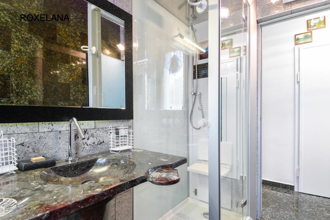 Confortabile Appartamento Con La Spa Bergamo Luaran gambar